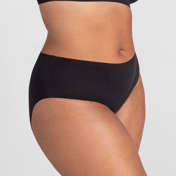 SoftFormCottonHRBrief-Model-Vamp-1X-Julia-Side.jpg