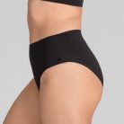 SoftFormCottonHRBrief-Model-Vamp-M-Elle-Side.jpg