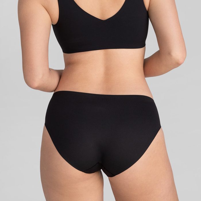 SoftFormMidRiseBrief-Model-Vamp-M-Elle-Back.jpg