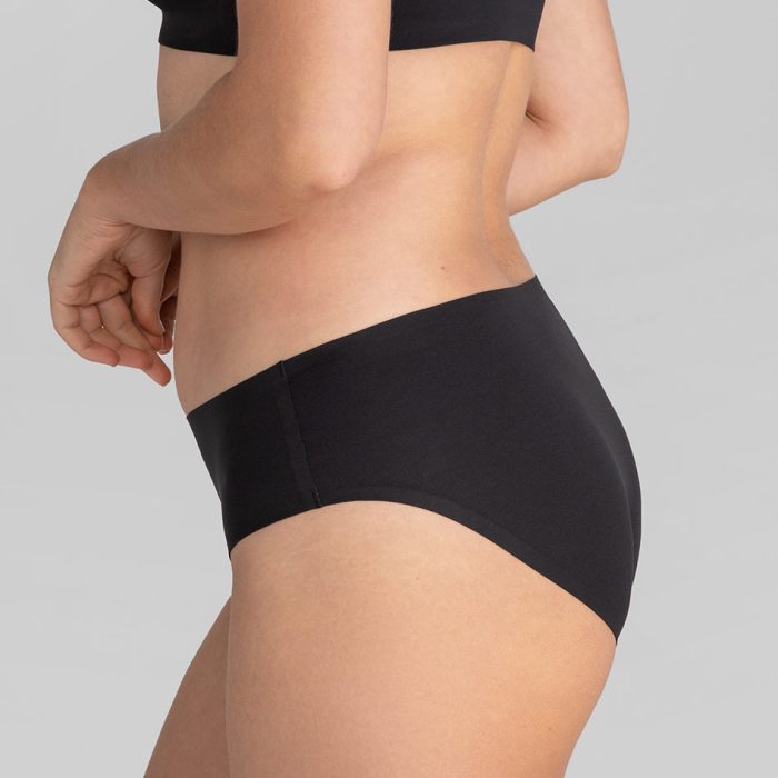 SoftFormMidRiseBrief-Model-Vamp-M-Elle-Side.jpg