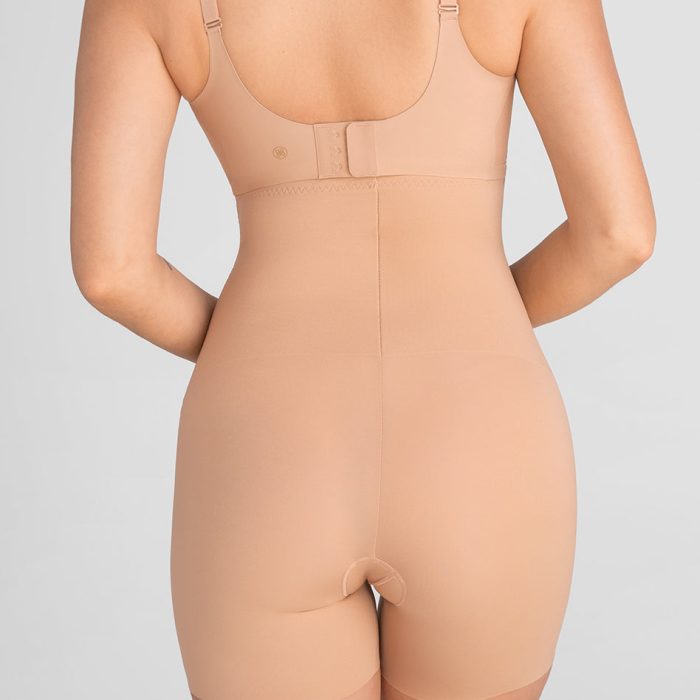 SuperPowerGirlShort-Model-Sand-M-Elle-Back.jpg