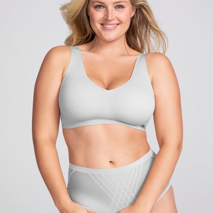 VNB-Model-Moondust-L-McCallah-Front.jpg