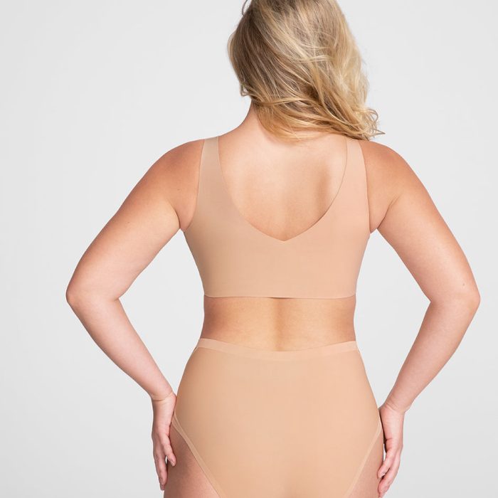 VNB-Model-Sand-L-McCallah-Back.jpg