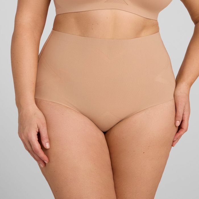 mesh_sculpt_mw_brief-sand-1X-Tara_2055_R1_08dd0824-8e01-41fb-ae15-6163bad9570d.jpg