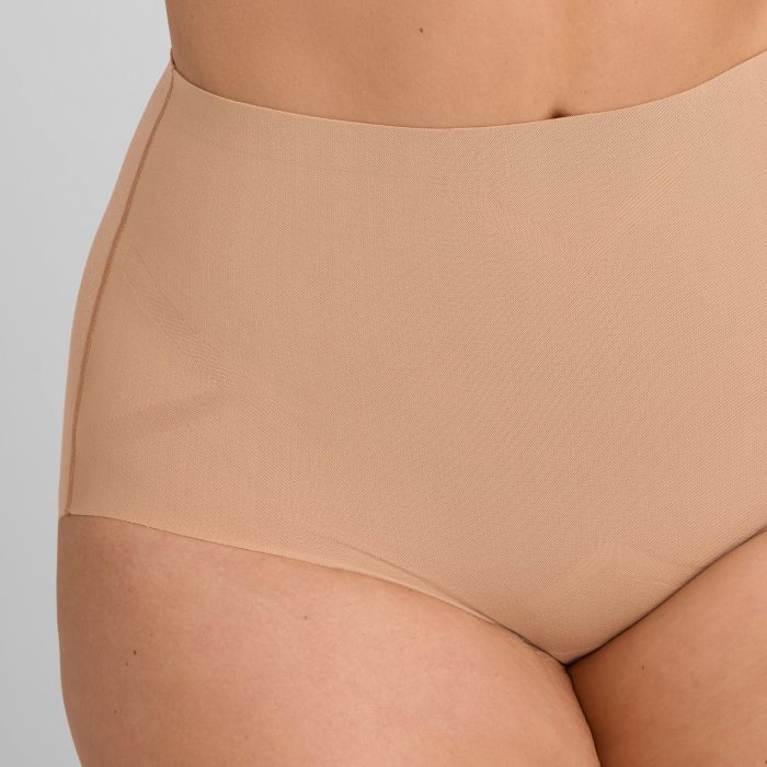 mesh_sculpt_mw_brief-sand-1X-Tara_2113_R1_3e2c07a8-a3f0-4d00-aa1c-477a5903e0e2.jpg