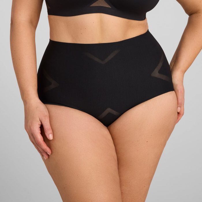 mesh_sculpt_mw_brief-vamp-1X-Tara_2289_R1_e5a6cd99-47d3-4428-813a-4560358f28ee.jpg